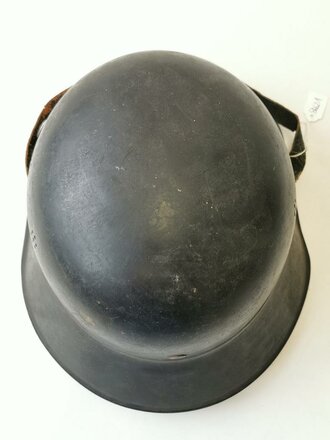 Stahlhelm Luftschutz, alt überlackiertes Stück, ungereinigt