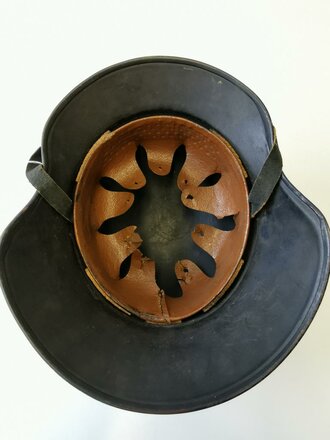 Stahlhelm Luftschutz, alt überlackiertes Stück, ungereinigt