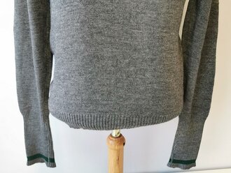 Strickpullover für Angehörige der Wehrmacht. getragenes Stück, Grösse 2