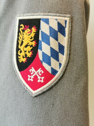 Bundeswehr, Dienstrock für einen Offizier der Artillerie, die Effekten original vernäht, diverse Mottenschäden