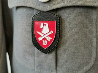 Bundeswehr, Dienstrock für einen Offizier der Artillerie, die Effekten original vernäht