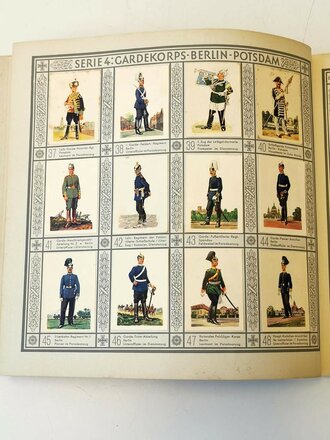 Sammelbilderalbum "Uniformen der alten Armee" komplett