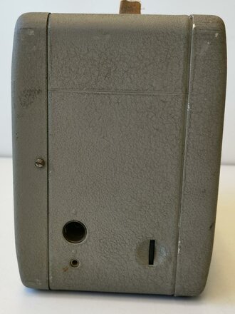 Radione R2 , Radioempfangsgerät, das unter anderem bei der Wehrmacht zum Einsatz kam. Optisch einwandfrei, Funktion nicht geprüft