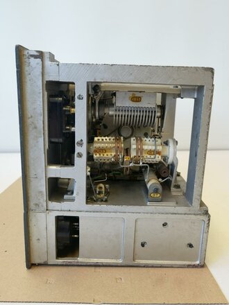 20 Watt Sender g ( 20 W.S.g ) datiert 1943, Gehäuse überlackiert, Frontplatte Originallack. Gehäuse überlackiert, Funktion nicht geprüft
