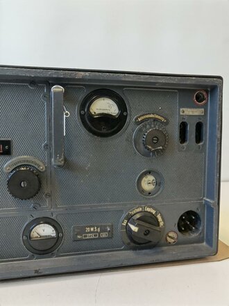 20 Watt Sender g ( 20 W.S.g ) datiert 1943, Gehäuse überlackiert, Frontplatte Originallack. Gehäuse überlackiert, Funktion nicht geprüft