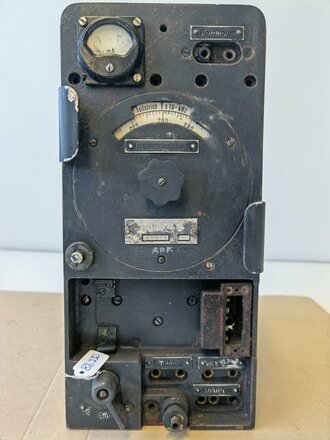 Tornister Funkgerät g ( Torn.Fu.g ) der Wehrmacht. Datiert 1944, Frontplatte alt überlackiert, nicht komplett, Funktion nicht geprüft
