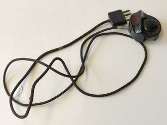 Handmikrofon Wehrmacht mit dreipoligem Stecker, Kabel vermutlich alt erneuert, Funktion nicht geprüft