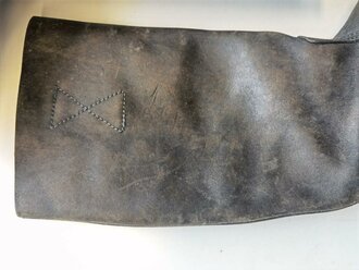 Paar Stiefel für Mannschaften, weiches Leder, Alter und Herkunft unbekannt. Sohlenlänge 28cm