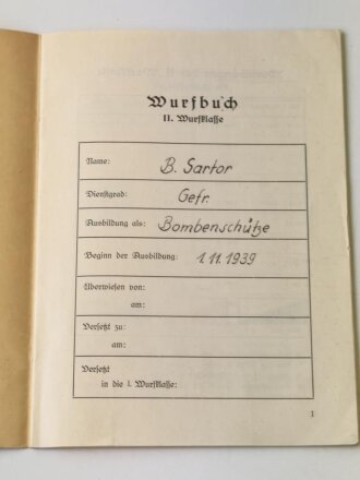 Luftwaffe, Konvolut Ausweise und Leistungsbücher eines Bombenschützen und Flugzeugführer