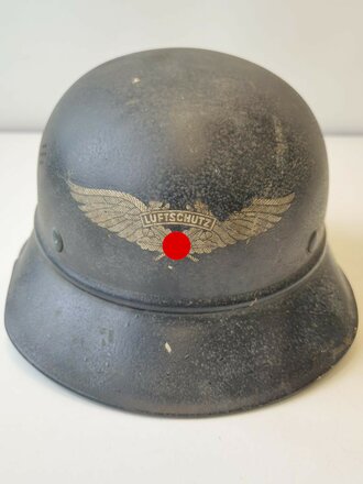 Stahlhelm Luftschutz , Originallack und Abzeichen, ungereinigtes Stück