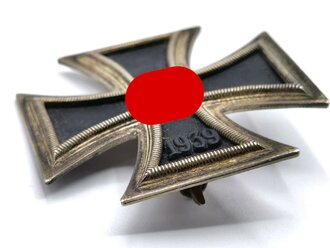 Eisernes Kreuz 1.Klasse 1939, Hersteller L/13 auf der Nadel für Paul Meybauer , magnetisches Stück, schwärzung des HK 100%, Stift zut Befestigung der Nadel alt ergänzt