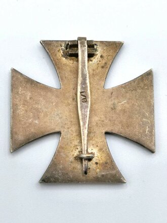 Eisernes Kreuz 1.Klasse 1939, Hersteller L/13 auf der Nadel für Paul Meybauer , magnetisches Stück, schwärzung des HK 100%, Stift zut Befestigung der Nadel alt ergänzt