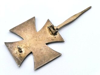 Eisernes Kreuz 1.Klasse 1939, Hersteller L/13 auf der Nadel für Paul Meybauer , magnetisches Stück, schwärzung des HK 100%, Stift zut Befestigung der Nadel alt ergänzt