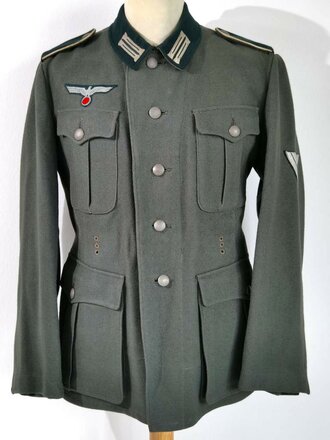 Heer, Feldbluse Modell 1936 für Mannschaften der Infanterie, die Effekten original vernäht. Kammerstück in sehr gutem Zustand