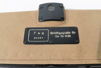 Berichtigungslatte für  Entfernungsmesser R36 der Wehrmacht, Hersteller  fwq. Originallack, ungereinigtes Stück