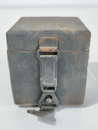 Batteriekasten (Behälter für Stromquelle) unter anderem zum Entfernungsmesser 36.  Originallack, ungereinigtes Stück