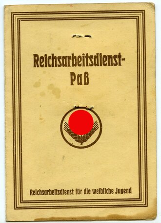 Papiernachlass einer Angehörigen des Rot-Kreuz, Reichsarbeitsdienst und Straßenbahnschaffnerin die 1944 einen Sonderlehrgang für Frontbuchhändlerinnen absolviert hat.