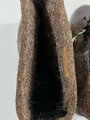 Paar Überschuhe für die Winterfront, wurden über den normalen Stiefeln z.B. auf Wache getragen. Ungetragenes Paar, datiert 1942 oder 43