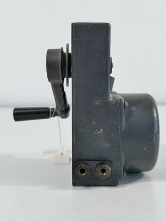 Kurbelgenerator zum kleinen Blinkgerät der Wehrmacht ( K-Blink) Originallack, dreht einwandfrei, Funktion nicht geprüft