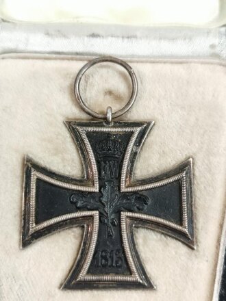 Eisernes Kreuz 2. Klasse 1914 im Präsentationsetui. Das Etui mit leichten Gebrauchspuren, das Eiserne Kreuz mit Hersteller " C" im Bandring