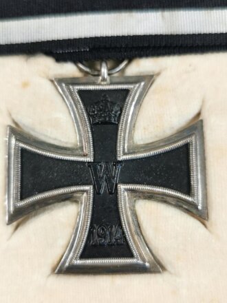 Eisernes Kreuz 2. Klasse 1914 im Präsentationsetui. Das Etui mit minimalen Gebrauchspuren, das Eiserne Kreuz mit Hersteller " S-W" im Bandring