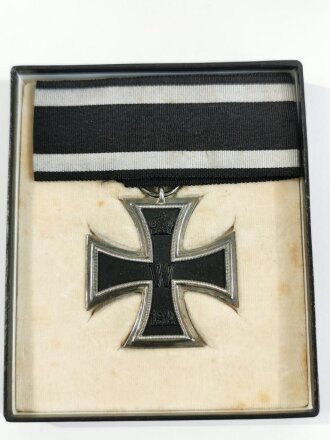 Eisernes Kreuz 2. Klasse 1914 im Präsentationsetui. Das Etui mit minimalen Gebrauchspuren, das Eiserne Kreuz mit Hersteller " S-W" im Bandring