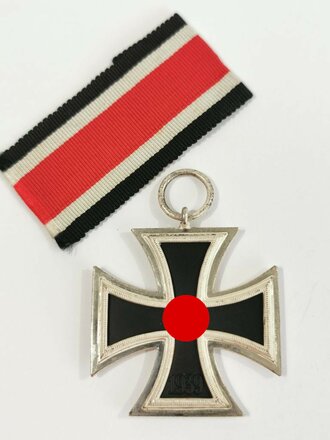 Eisernes Kreuz 2. Klasse 1939 mit Band, keine Herstellermarkierung im Bandring, aber wohl  Wächter Lange Mittweida zuzuordnen, ungetragenes Stück