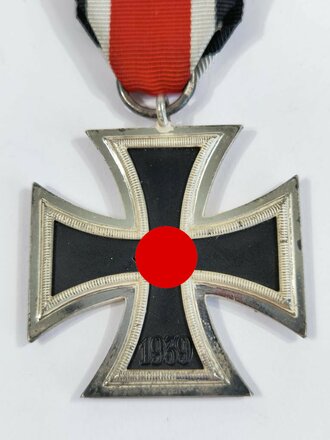 Eisernes Kreuz 2. Klasse 1939 am Band, Hersteller "100" für Wächter Lange Mittweida, ungetragenes Stück
