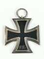 Eisernes Kreuz 2. Klasse 1939 , Hersteller 65 für Klein & Quenzer im Bandring, schwärzung des Hakenkreuz 100%. Dazu die Tüte und das Band