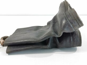 Paar Stiefel für Mannschaften im Stil des 1. Weltkrieg mit Seitennaht. Alter und Herkunft unbekannt, Sohlenlänge 27cm