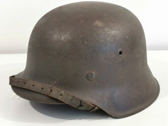 Heer, Stahlhelm Modell 1942. Zusammengehöriges, in allen Teilen originales Stück, ungereinigt