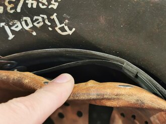 Heer, Stahlhelm Modell 1942. Zusammengehöriges, in allen Teilen originales Stück, ungereinigt