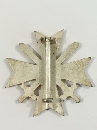Kriegsverdienstkreuz 1. Klasse mit Schwertern, Hersteller L/11 für Deumer, die Kanten poliert, in frühem Etui