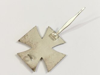 Eisernes Kreuz 1. Klasse 1939, Magnetisches Stück ohne Herstellermarkierung. Schwärzung des Hakenkreuz 100%, in frühem Etui