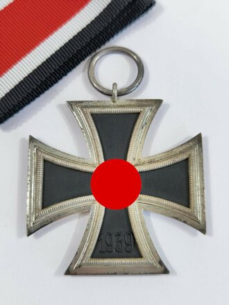 Eisernes Kreuz 2. Klasse 1939, Magnetisches Stück , Hersteller L/11 für Deumer Lüdenscheid im Bandring, ungetragenes Stück