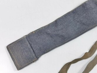 Tasche für die Gaswarnfähnchen der Wehrmacht, seltene Variante aus blauem Material, in sehr gutem Zustand