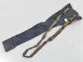 Tasche für die Gaswarnfähnchen der Wehrmacht, seltene Variante aus blauem Material, in sehr gutem Zustand