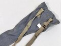 Tasche für die Gaswarnfähnchen der Wehrmacht, seltene Variante aus blauem Material, in sehr gutem Zustand