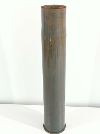 Kartusche für 8,8cm Flak 18 der Wehrmacht aus Eisen. Neuzeitlich grau lackiert, datiert 1941, Höhe 57cm