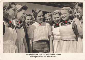 Ansichtskarte Weiblicher Reichsarbeitsdienst "Die Lagerführerin mit ihren Maiden"