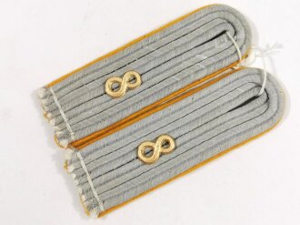 Heer, Paar Schulterklappen für einen Leutnant im Kavallerie Regiment 8
