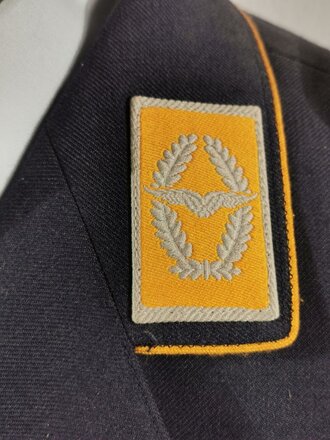 Bundeswehr, Dienstjacke mit Hemd Luftwaffe, die Effekten original vernäht, datiert 1987