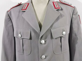 Bundeswehr, Dienstrock für einen Offizier der Artillerie, die Effekten original vernäht
