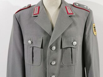 Bundeswehr, Dienstrock für einen Offizier der Artillerie Heeresunteroffizierschule IV, die Effekten original vernäht
