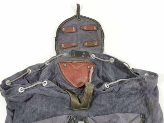 Luftwaffe, Rucksack datiert 1941, getragenes Stück, Leder zum Teil trocken