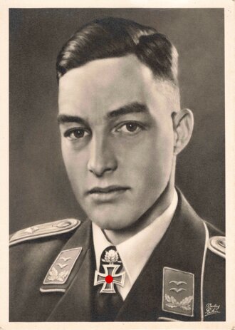 Fotopostkarte Ritterkreuzträger mit Eichenlaub Oberleutnant Huy, Verlag Röhr Magdeburg