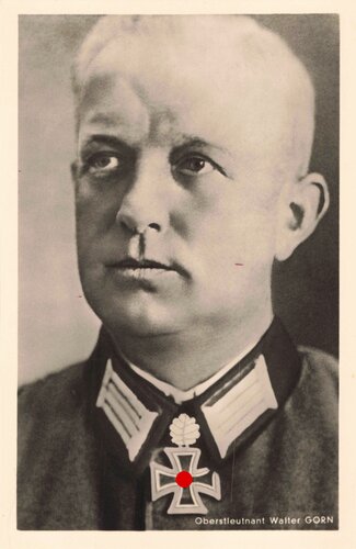 Hoffmann Fotopostkarte Ritterkreuzträger mit Eichenlaub Oberstleutnant Walter Gorn
