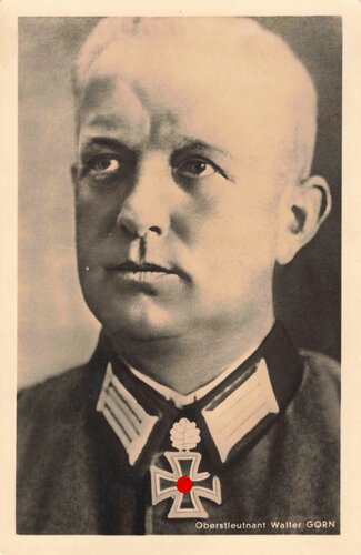Hoffmann Fotopostkarte Ritterkreuzträger mit Eichenlaub Oberstleutnant Walter Gorn