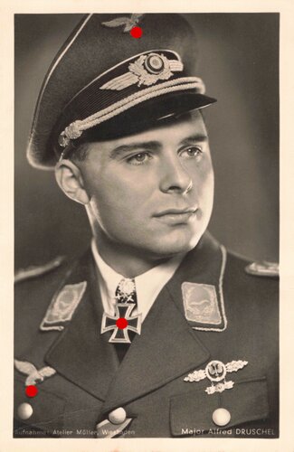 Hoffmann Fotopostkarte Ritterkreuzträger mit Eichenlaub und Schwertern Major Alfred Druschel