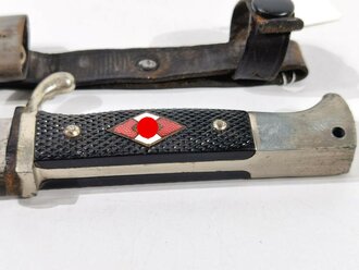 Hitler Jugend Fahrtenmesser , Hersteller RZM M7/30 Gebr. Gräfrath Solingen. Emblem wackelt, Scheide ohne Lack, jeweils ein zusätzlich angebrachtes Loch in der Scheide und im Griff